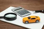 普通自動車の維持費でかかる年間の保険料の平均は？